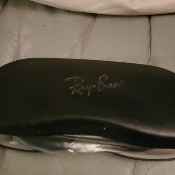 Raybans 2023 new black leather case new 2023 gorgeous 😍 - Picture 4 of 6